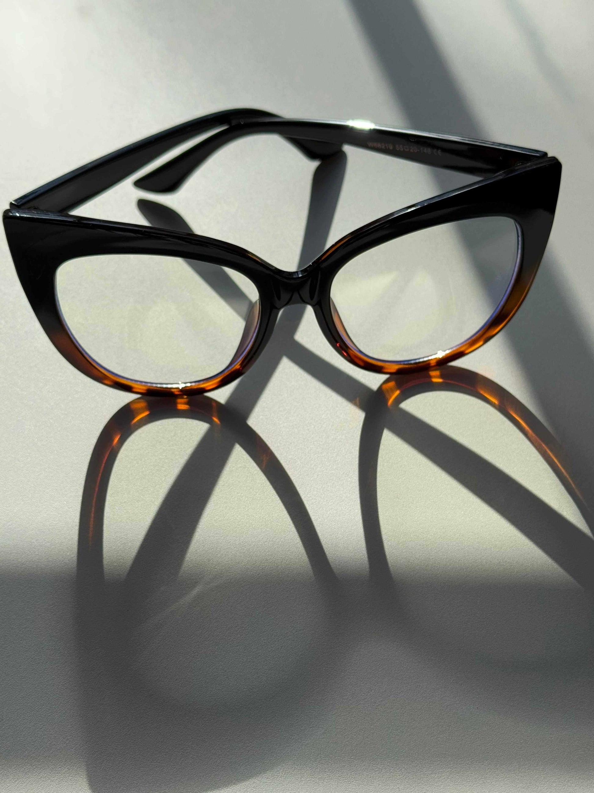 cat eye shape glasses