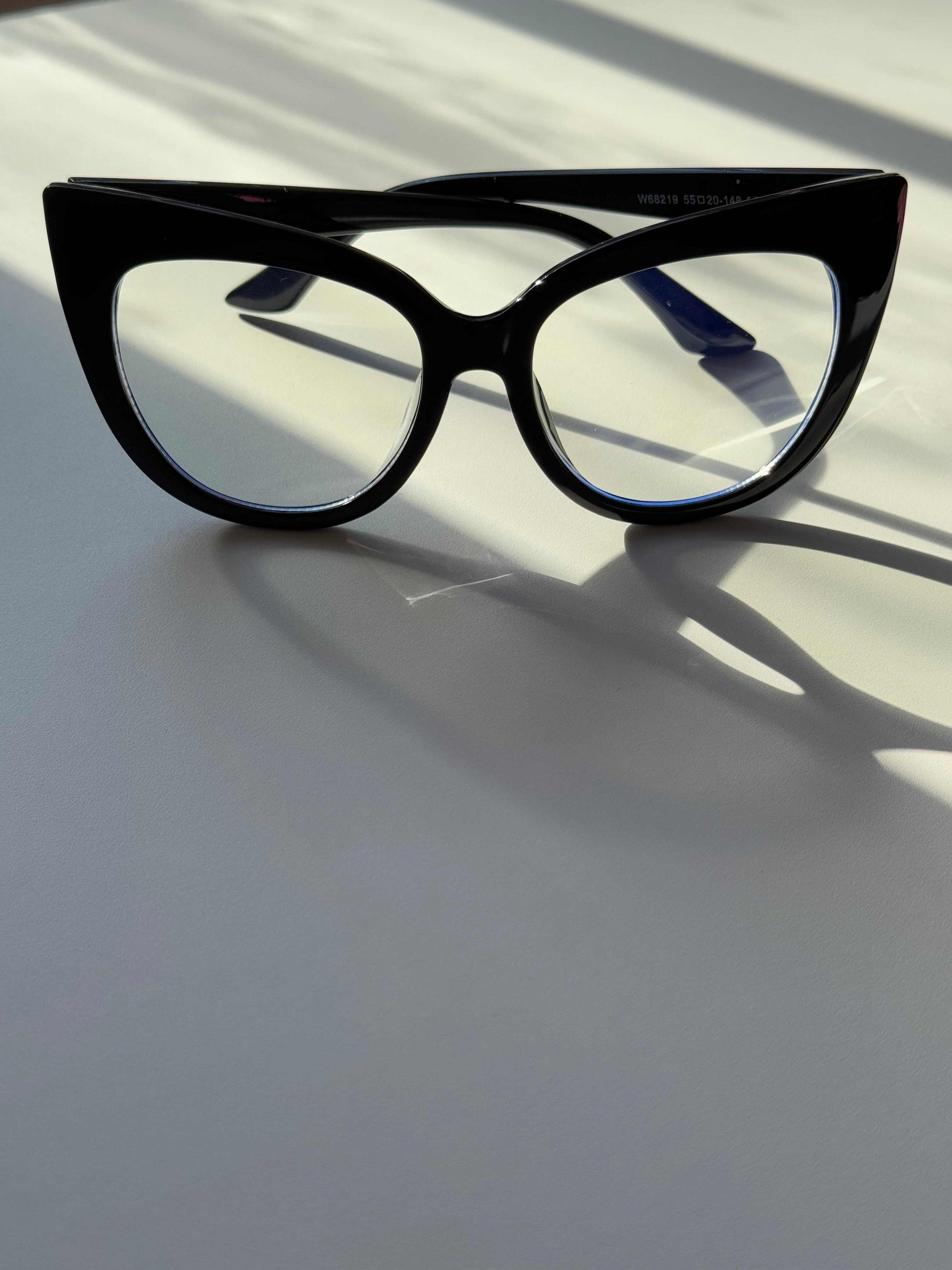 cat eye shape glasses